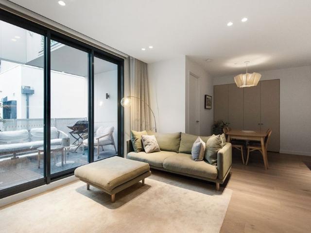 ULTRA MODERN LUXURY APARTMENT IN PRIME ELWOOD LOCATION!