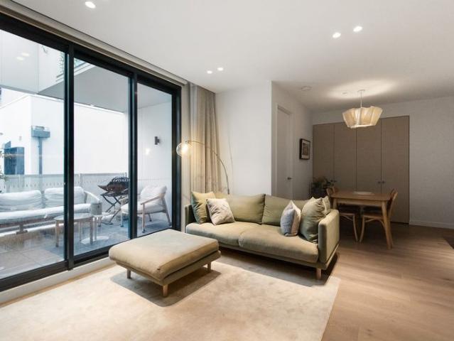ULTRA MODERN LUXURY APARTMENT IN PRIME ELWOOD LOCATION!
