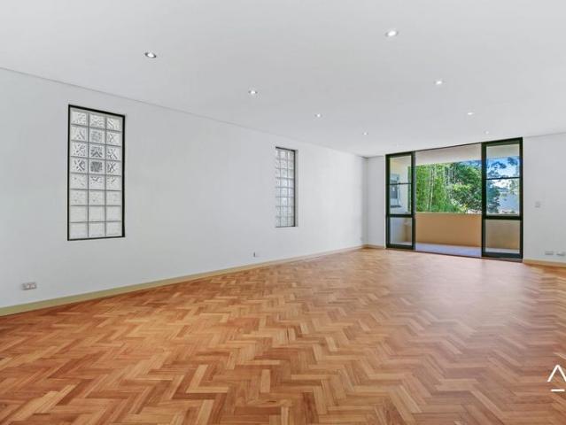 Ultra Modern Semi Like Luxury, 3 Bedroom Apartment in a Prime Lifestyle Location