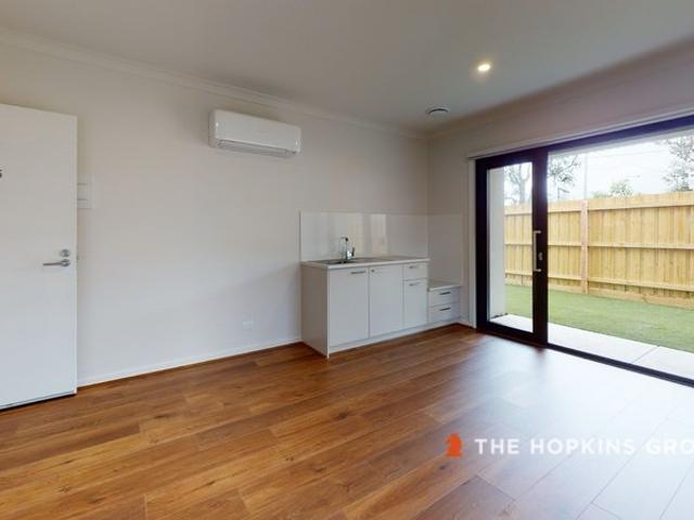 Ultra Modern Studio to Rent Close to Beach