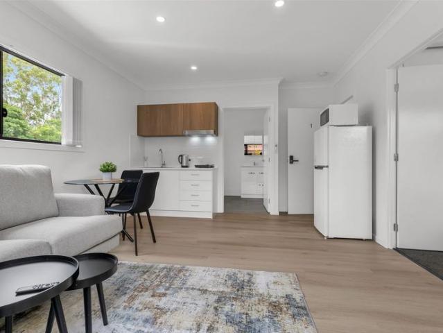 ULTRA MODERN UNFURNISHED BALD HILLS STUDIO APARTMENT!