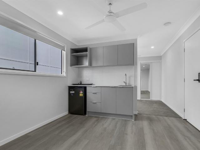 ULTRA MODERN, UNFURNISHED STUDIO! GREAT LOCATION