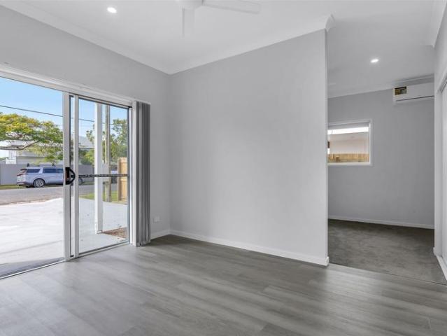 ULTRA MODERN, UNFURNISHED STUDIO IN LOTA!