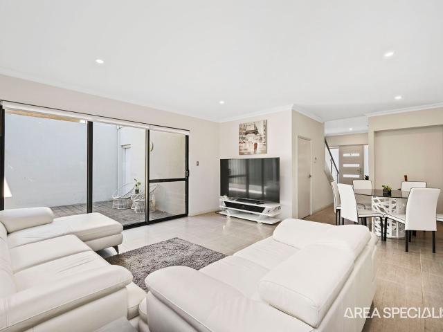 Ultra Modernistic Gated Home Next To Shopping Centre!