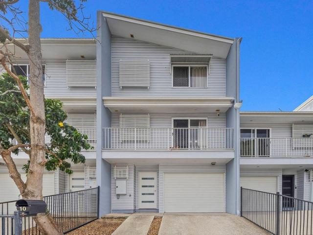 Ultra rare Six Bedroom Freehold Townhouse