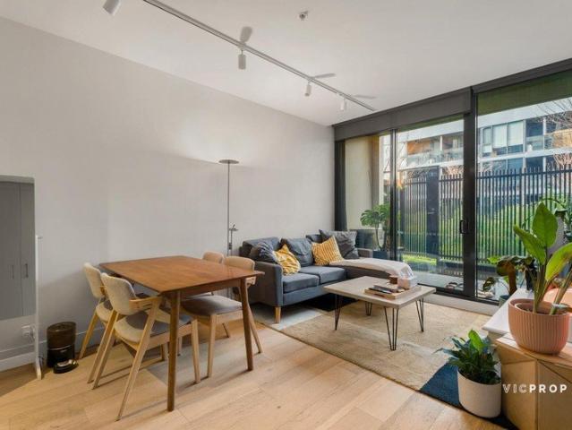 Ultra Stylish Jaques Entertainer with Sun Drenched Sophistication