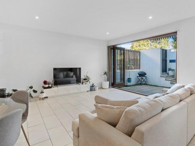 Ultra Stylish Townhouse With Private Street Entry