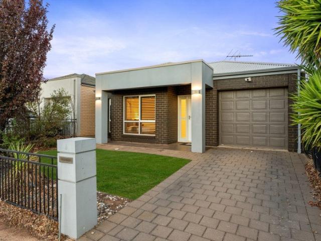 ULTRA STYLISH 4 BEDROOM FAMILY HOME!