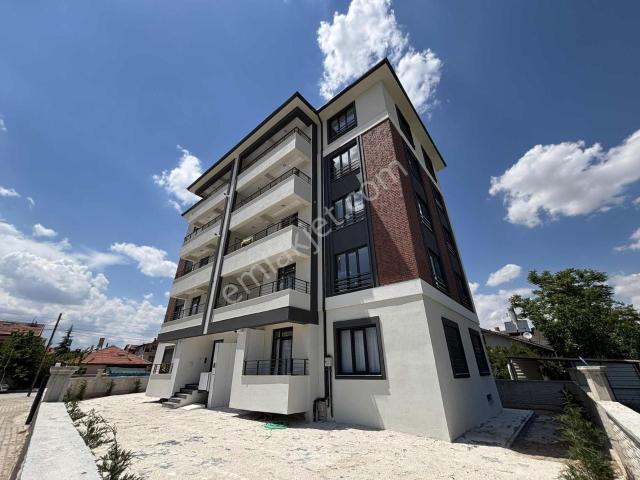Uluğbey Mahallesi'nde Modern Ve Kullanışlı 2+1 Fırsat Daire!