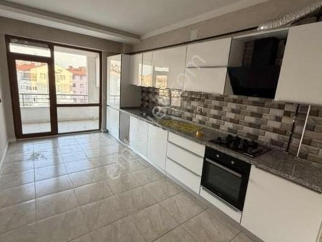 Ulubatlı Hasan Mh Site İçi 3+1 140 M2 Kıralık Daıre