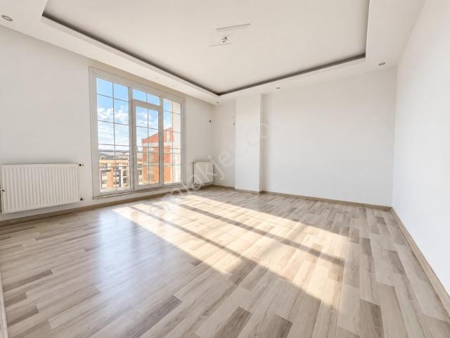 Ulubatlı Hasan Caddesi Yakını 2+1 10 Yıllık Binada Güney Cephe