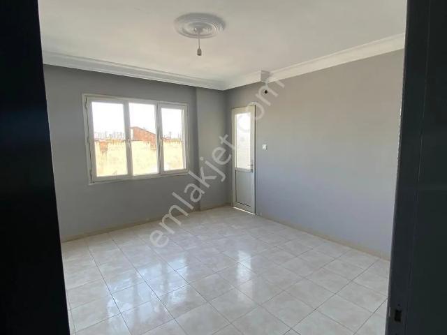Ulubatlı Hasan'da Geniş Balkonlu 3+1 Kiralık Daire