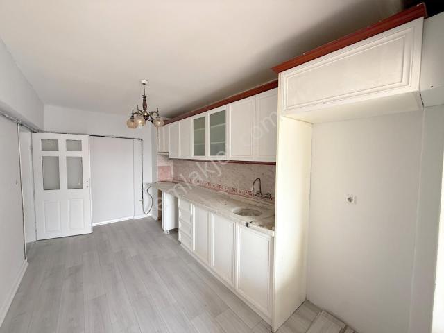 Ulubey'de, 5. Kat, Cadde Üstü, Asansörlü, Güneycephe 3+1 Daire!