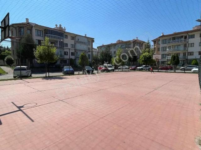 Ulucan'dan İnegöl Alanyurt'da Karanfil Sitesinde Satılık 4+1