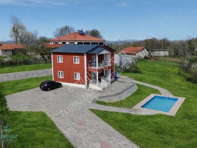 Ulugeçitkadı Köyünde Özel Yapım 4+1 Havuzlu Satılık Lüx Villa