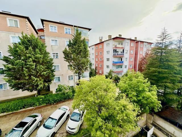 Ulukan'dn Cadde Üzerinde Site İçerisinde Masrafsız Ara Kat 3+1!