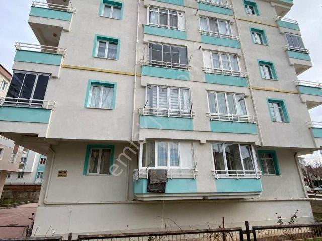 Ulukavak Mah 3+1dogal Gazlı Ayrı Mutfak Ara Katta Satılık