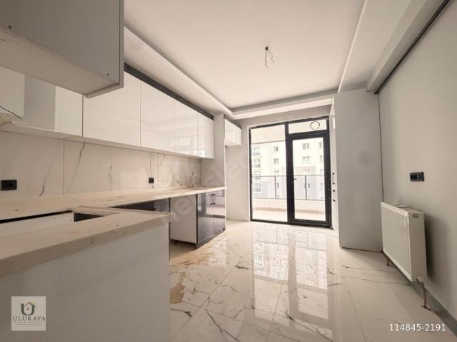ULUKAYA*ŞEHİTLER CADDESİ ÜZERİ KATTA ÖN CEPHE YENİ BİNADA 3+1