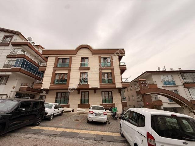 Ulukaya*okullar Cadde Üzeri Park Yakını Kat Konumunda 3+1 Daire