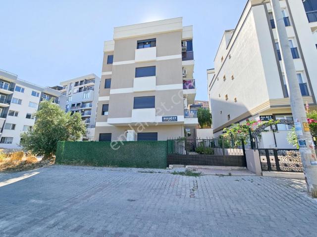 Ulukent 35 Sokak Yakını Merkezi Konumda Eşyalı Satılık 1+1 Daire