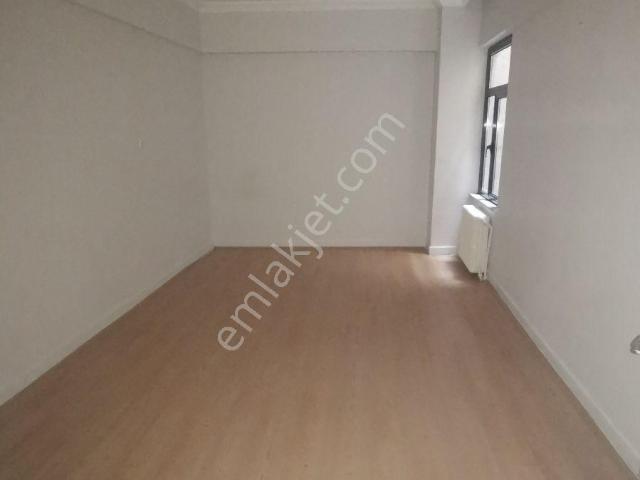 Ulus Caddesinde Kiralık 3+1