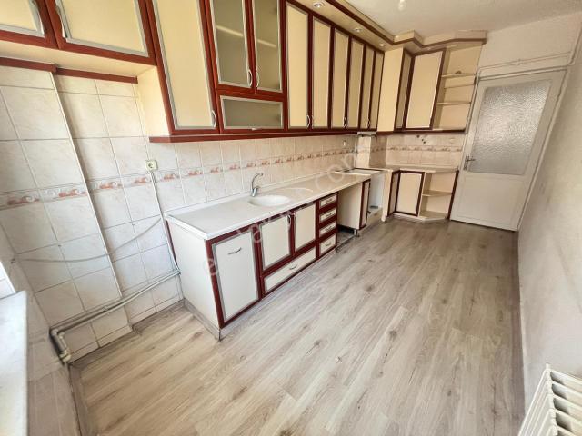 Ulus Caddesinde Kiralık Geniş 2+1 Arakat Daire