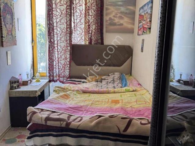 Ulusal Egemenlik Caddesinde Satılık 1+1 Daire