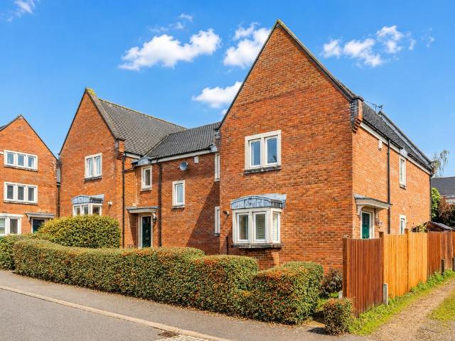 Ulverston Close, Hertfordshire AL1 3 bed house to rent £2,750 pcm £635 pw
