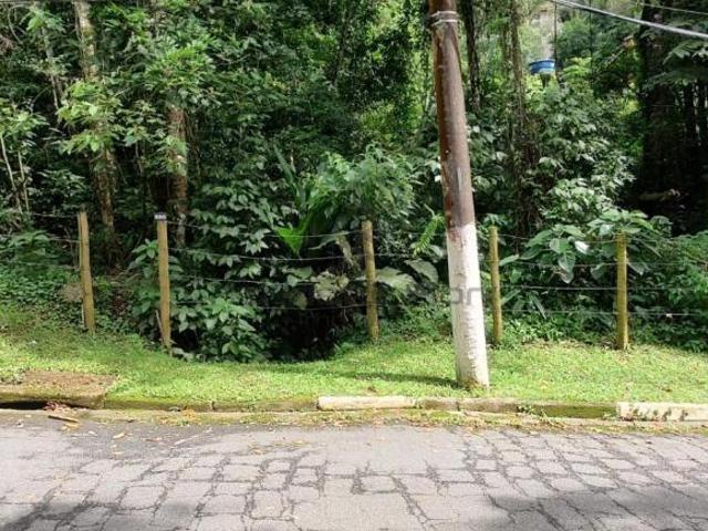 Um terreno à venda dentro do Condomínio Parque Suíça!