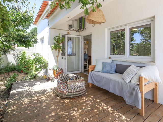 Um fantástico T2+1 com uma ampla garagem registada em Vales 80m² Aljezur