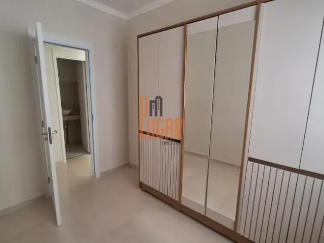 Um Lugar Imóveis ALUGA: Apartamento SEMIMOBILIADO com 2 Quartos sendo uma Suíte no Condomínio Alegro