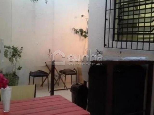 Um ótimo investimento para quem busca uma casa com terreno em potencial!