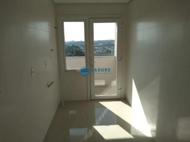 Três suítes um por andar bairro Sagrada Familia