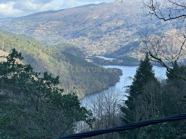 Exclusiva Quinta com 20.000 m², no Gerês Moradia com 5 Suítes e Vista Rio – Rio Caldo