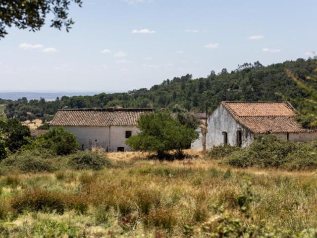 UM REFÚGIO NO PARQUE NATURAL COM VISTAS PANORÂMICAS SOBRE O ALENTEJO
