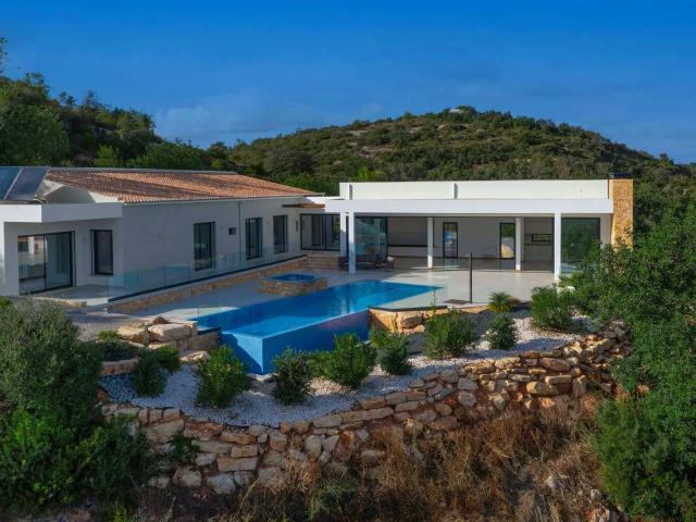 Um refúgio contemporâneo no campo de elegância excepcional 500m² Loulé São Sebastião