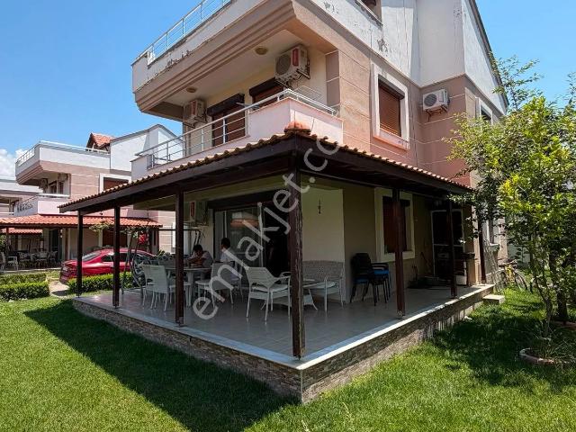 Ümmetoğlu'ndan Dikili Elityar Sitesinde Denize Sıfır 3.sıra 200 M² Bahçeli