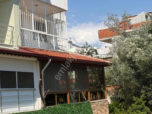 Ümmetoğlu'ndan Gazeteciler Sitesinde 4+1 Bahçeli Tripleks Villa Denize 900 Metre