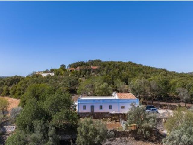 Uma cativante Quinta para uma renovação nos arredores de Santa Barbara de Nexe