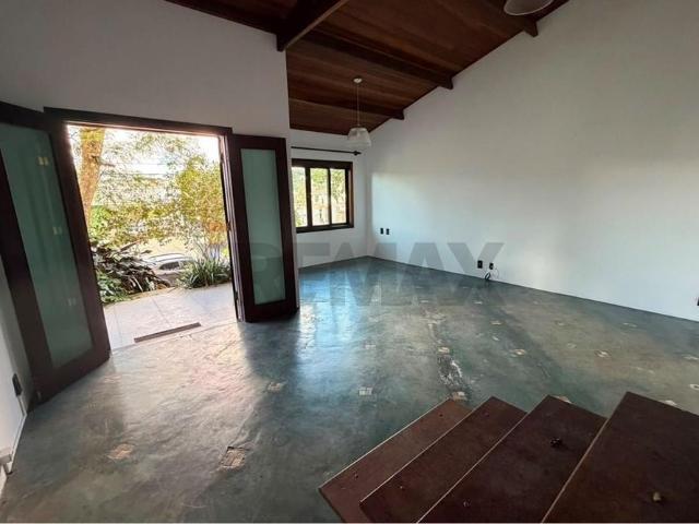 Uma casa aconchegante com muito espaço e natureza para você e sua família