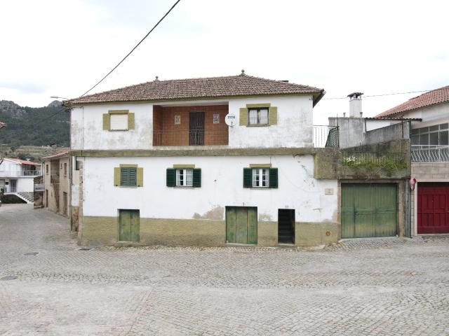 Uma casa com alma, á espera de quem a saiba ver! T6 em Vilas Boas