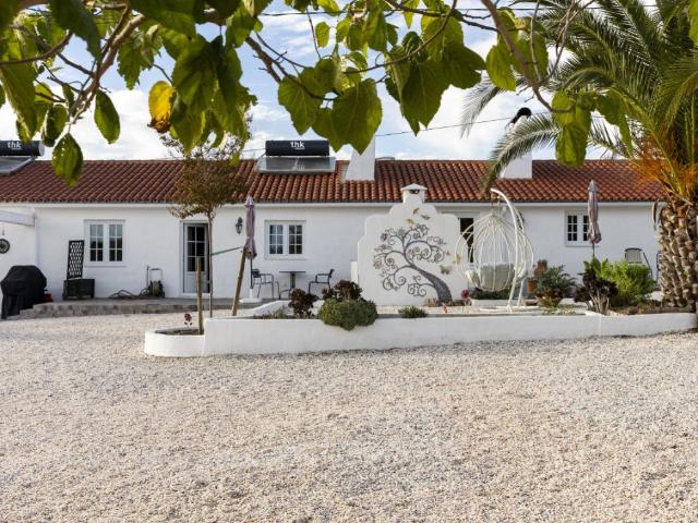 Uma casa com Três T1 0m² Casa Branca