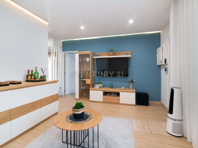 Famões | Moradia unifamiliar com possibilidade de adaptação a 2 ou 3 habitações