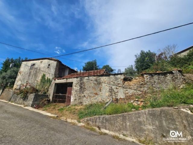 Uma casa por reinventar, 1.827 m² para sonhar, descubra este imóvel!