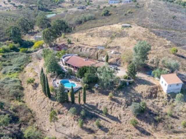 Uma bela ’Quinta’ ao estilo português com 10 hectares, Mexilhoeira Grande