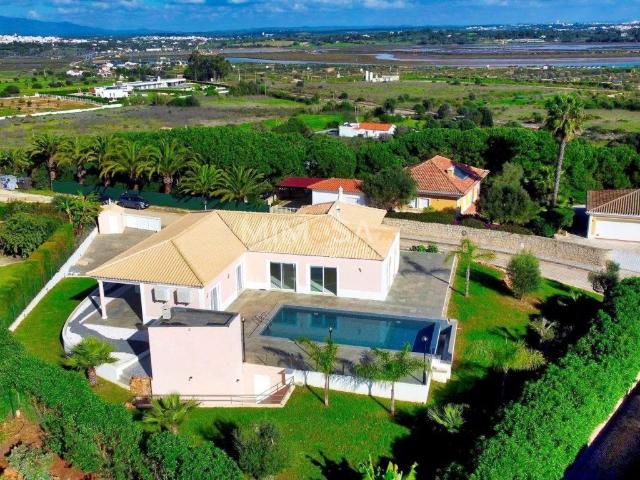 Fantástica Moradia T3 com piscina na Meia Praia 198m² Odiáxere