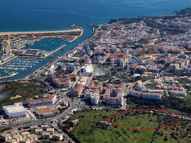 Uma oportunidade de investimento com possíveis projetos chave na mão a 10 minutos da Marina de Lagos