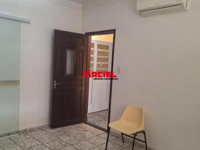 Uma oportunidade imperdível no Jardim Santa Inês I! Excelente casa em uma das melhores localizações