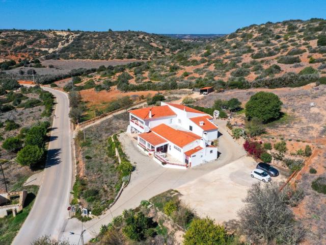 Uma oportunidade única para criar algo verdadeiramente espec. 295m² Vila do Bispo e Raposeira