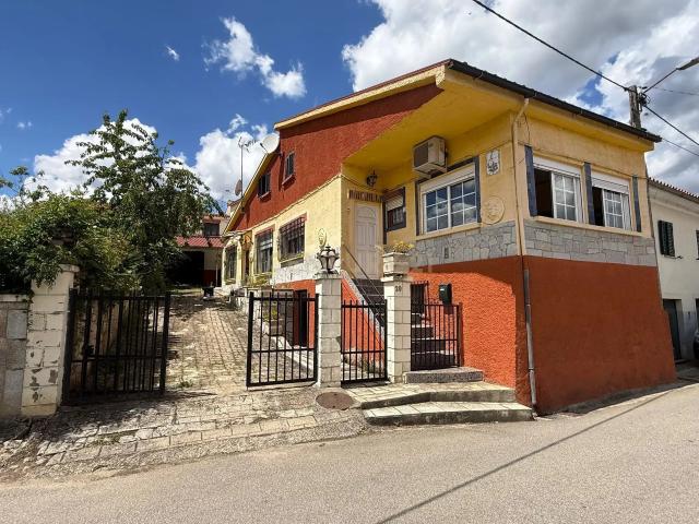 Uma MORADIA ÚNICA, a 2 minutos do #CENTRO de Vinhais!